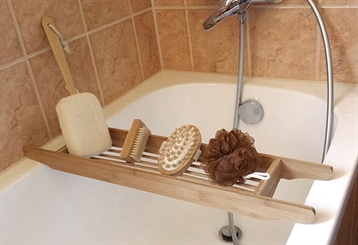 Wannenablage Kosmetex aus Bambus Holz Tiki Wannenbrücke für Badewannen-Ablage Set mit 4 Teilen Schwämmen, Bürsten 