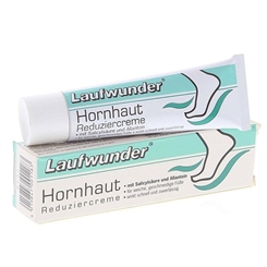 Laufwunder Hornhautreduziercreme macht trockene und rissige Hornhaut weich. 