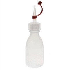 Leere Tropfflasche, Rundflasche, mit Schraubkappe, 50ml langer Spitze und Verschlusskäppchen am Halteband. 