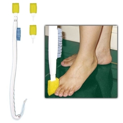 Zehenwascher, Fußbürste mit Bürstenkopf und Schwamm, Kosmetex Alltagshilfe 68 cm zur Fußhygiene, Fußwäsche 